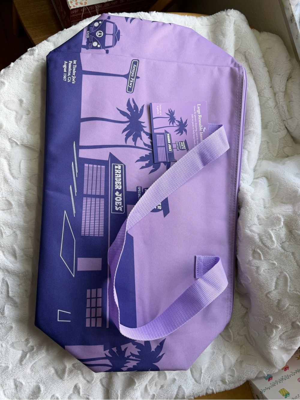 🆕 NWT LARGE💜 Trader Joe’s Reusable Insulated Bag ✨ Holds Up to 8 Gallons! - Picture 6 of 10